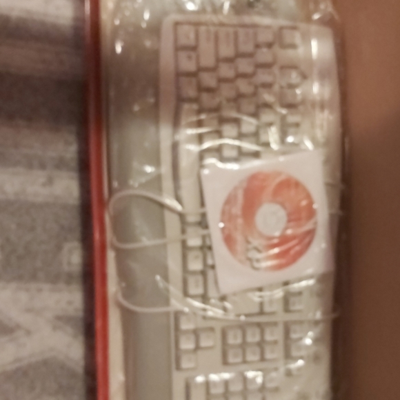 Rare Windows XP Keyboard - Picture 4 of 4